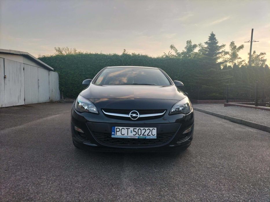 Opel Astra Hatchback 1.4 Benzyna  2013 rok  121 870 kM