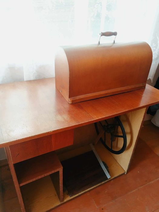 Швейна машинка механічна