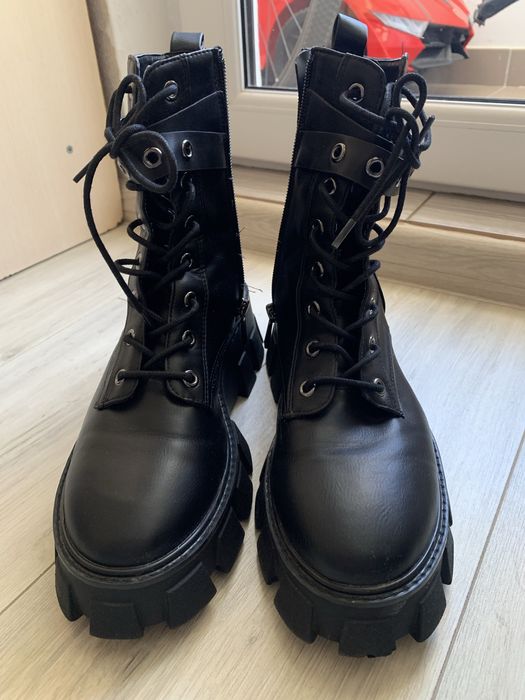 Продам ботинки Stradivarius