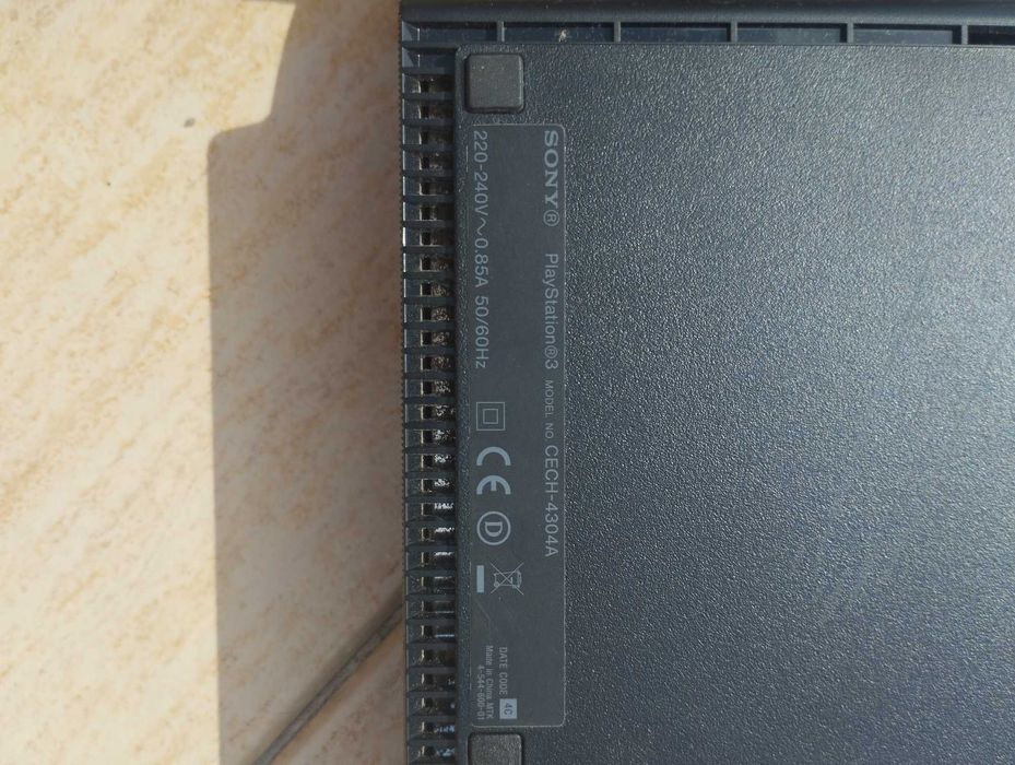 PlayStation 3 Super Slim + Comando DualShock Revisto