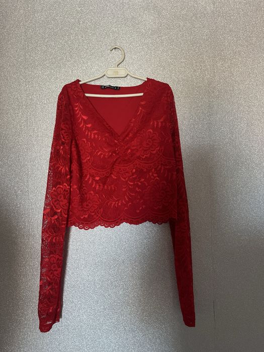 Koronkowa, czerwona krótka bluzka z długim rękawem  rozmiar S