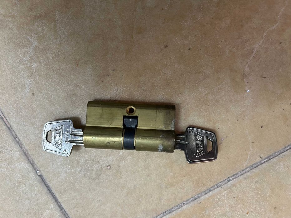 Fechadura para trancar porta
