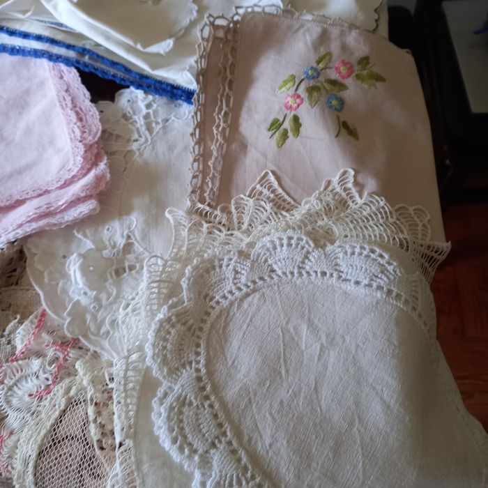 Lote de 150 panos bordados
