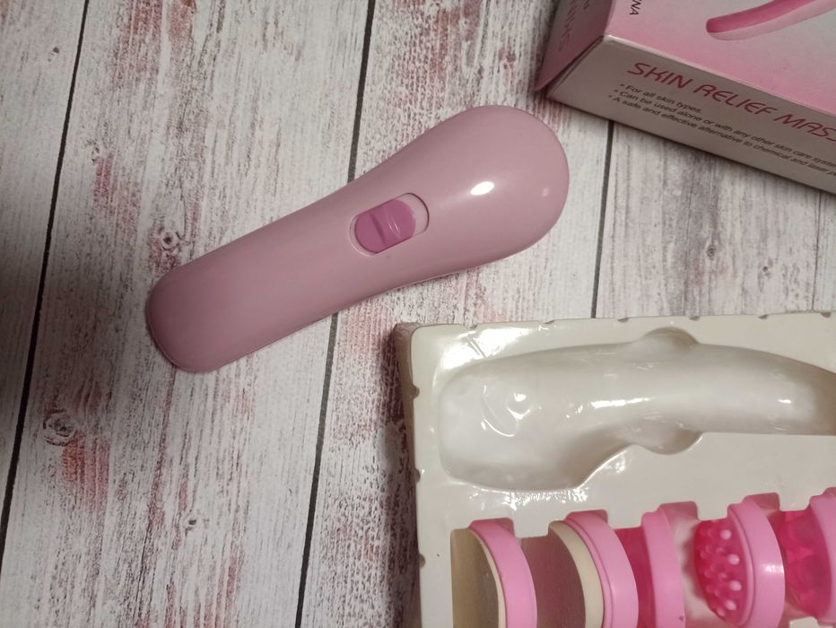 Массажер для обличчя