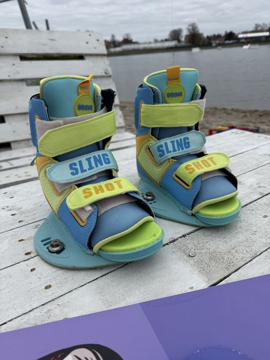 Zestaw wakeboard junior deska plus wiazania slingshot