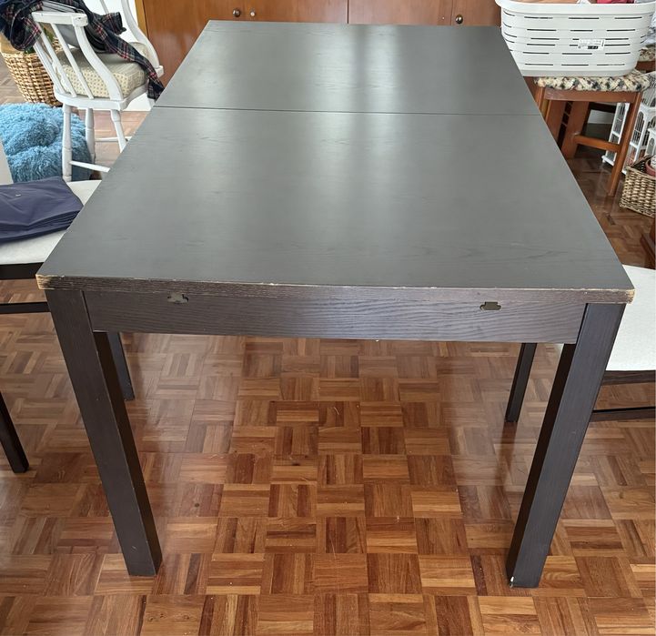 Mesa de Jantar retangular extensivel de madeira
