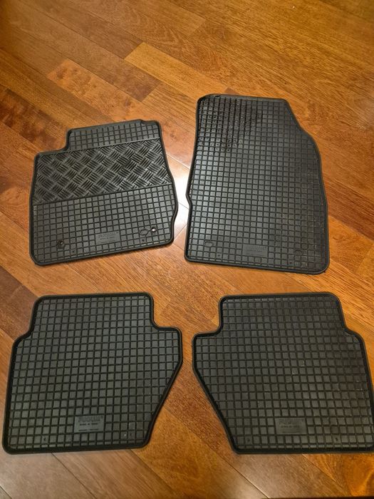 Dywaniki+mata bagażnika Ford Fiesta Mk7
