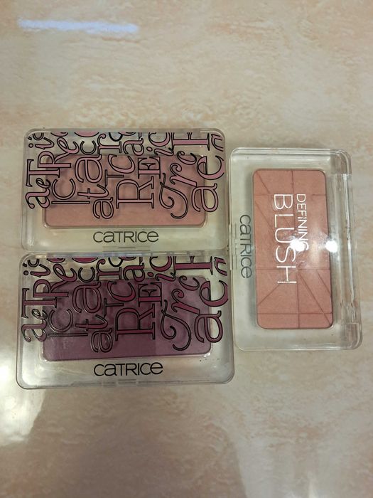 Róże prasowane Catrice