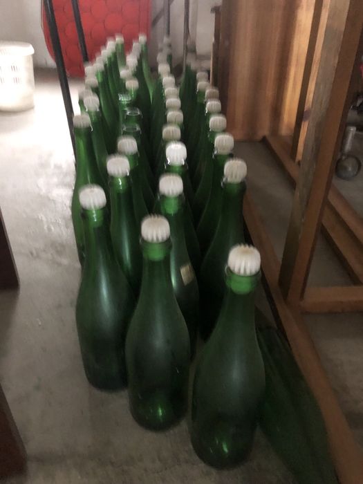 Garrafas vazias com rolha