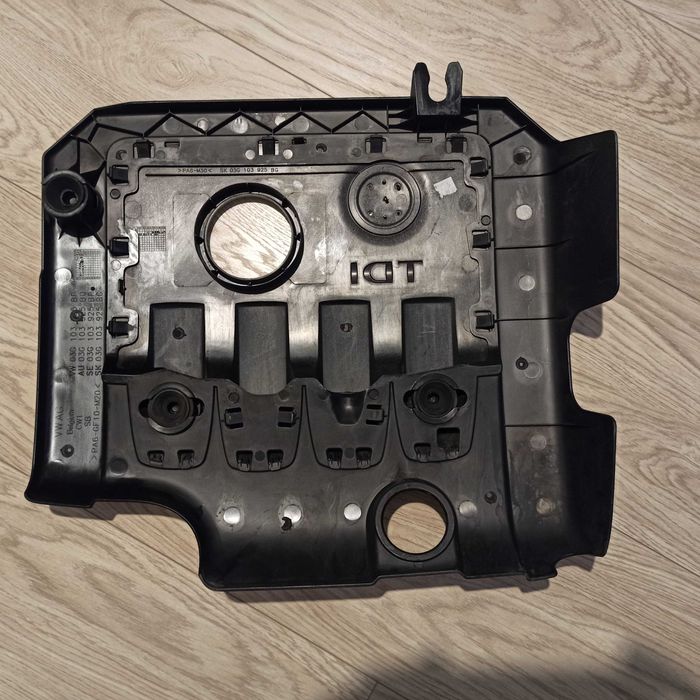 Osłona, pokrywa silnika Seat