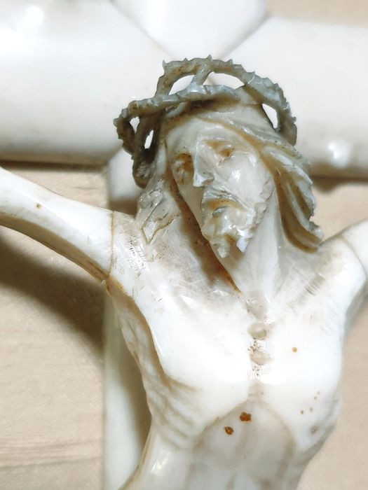 Maravilhoso raro precioso crucifixo esculpido do Sec. XVIII emoldurado