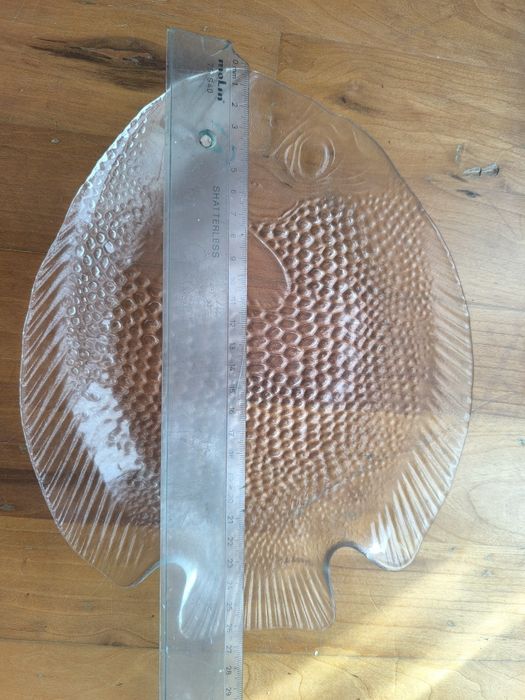 Arcoroc Fish-Shaped Serving Platter and Plates436593588595609605