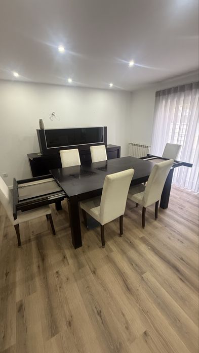 Sala completa em madeira maciça