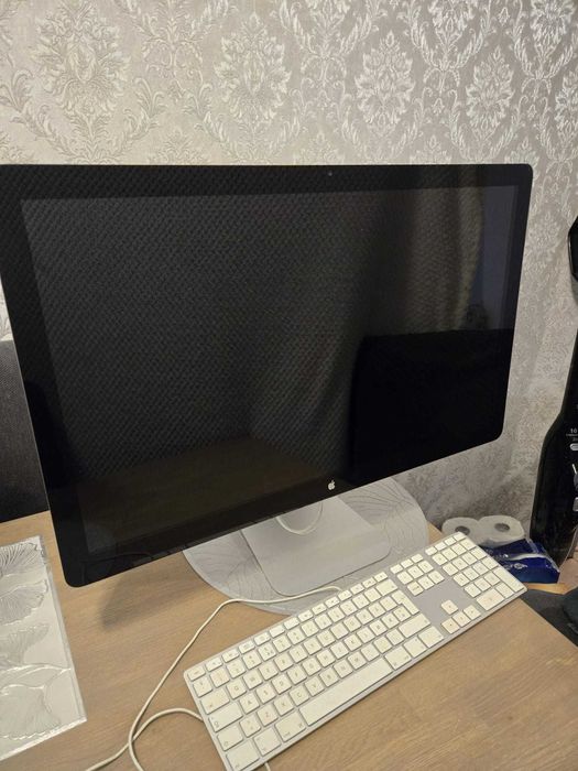 Monitor apple 27 cali thunderbolt cinema display a1407  z klawiaturą