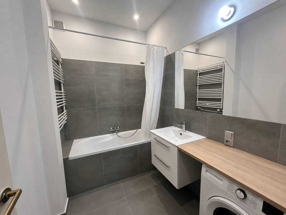 68 m² przy metrze Rondo ONZ, osobna kuchnia, bez prowizji