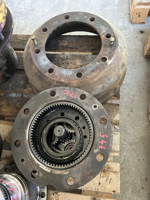 Zwolnica ZF AP B745 na 8 szpilek do koparki liebherr volvo