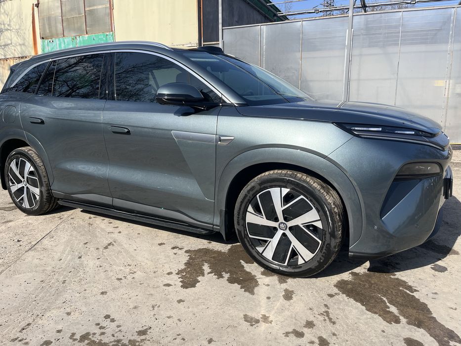 BYD tang L  2025 года
