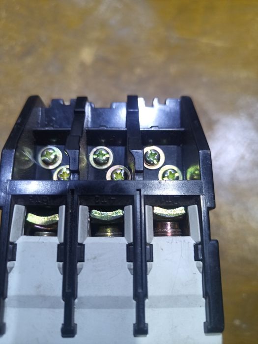 Контактор кми 48012