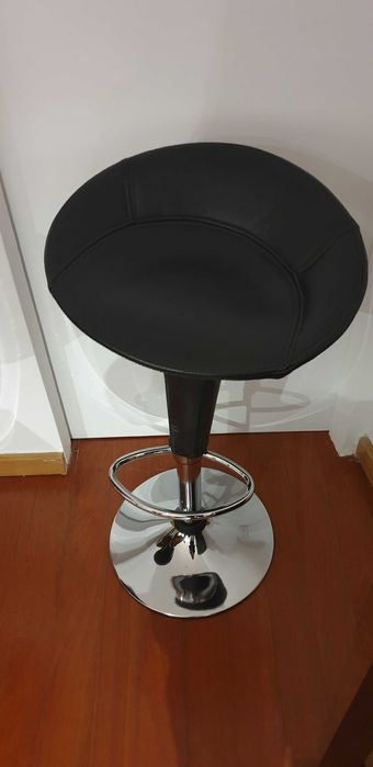 2 bancos altos pretos