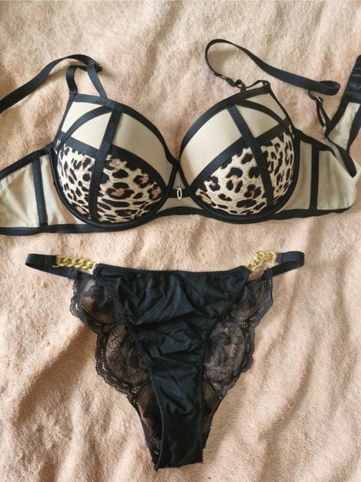 Новтй комплект білизни чорний