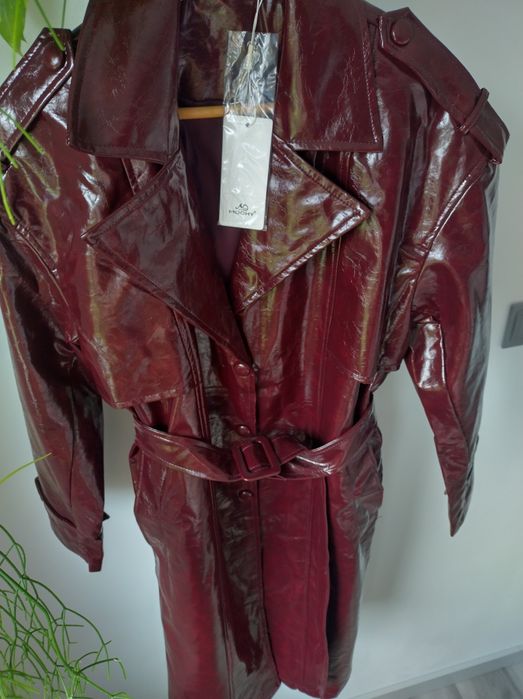 Burgubdowy trencz lakierowana eko skóra MOCHY