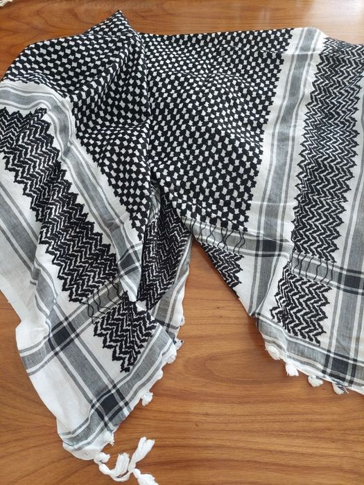 Nowa,oryginalna , duża chusta ARAFATKA. 100 % bawełna.  Wymiary 120 cm