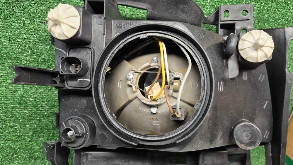 Otica Farol Frente Esquerdo VW Transporter T4 1990 a 2003 Ref. 441-1129L-LD-E NOVO DEPO
