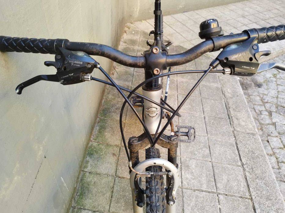 Bicicleta Coluer com suspensão frontal