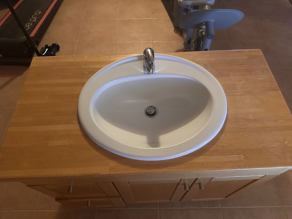 Vende se lavatorio com torneira incluida