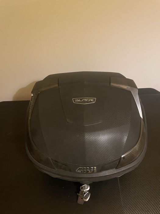 Top case Givi 37 L + suporte