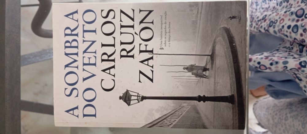 Livro "A sombra do vento" Autor "Calos Ruíz Zafón