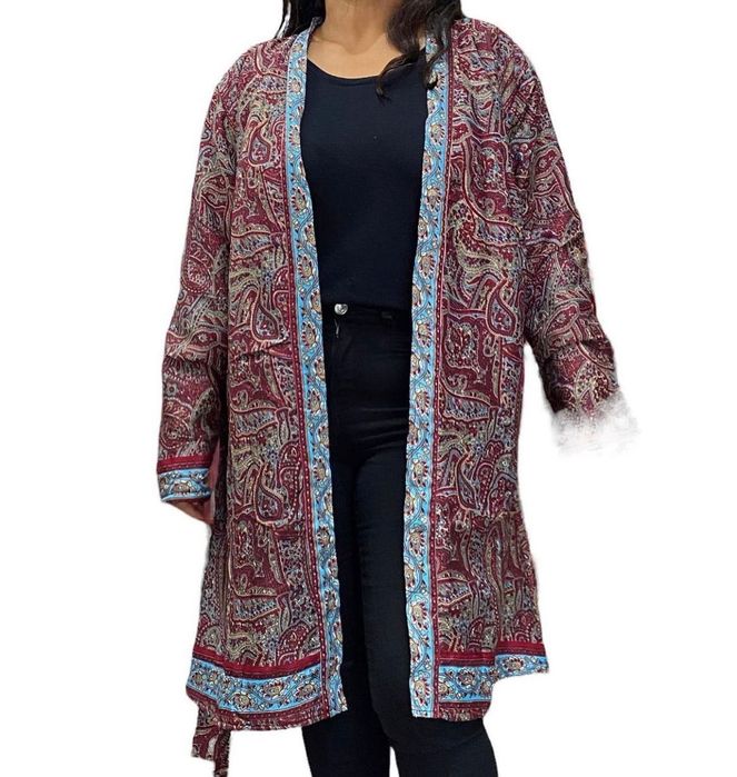 Kimonos de Seda Polares, forrados por dentro.