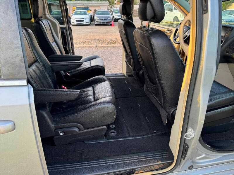 2016 Chrysler Town and Country