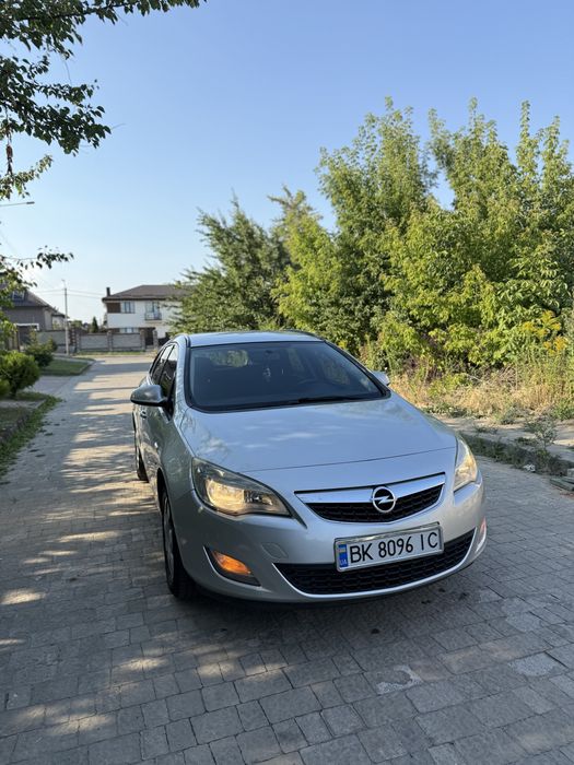 Продам Опель Астру 2013