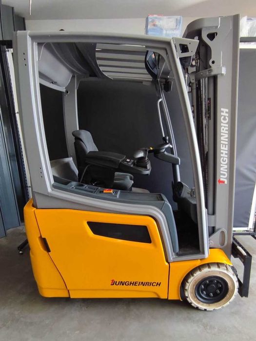 Empilhador Jungheinrich EFG 216K