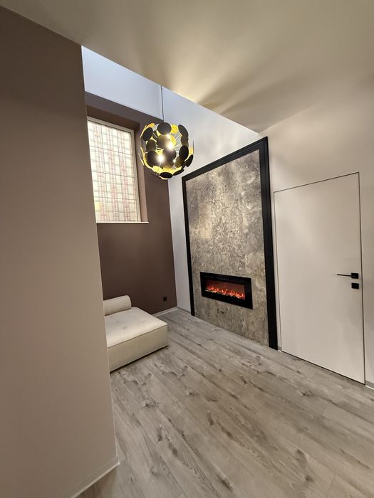 Приватний будинок (особняк) в центрі міста, ВЛАСНИК