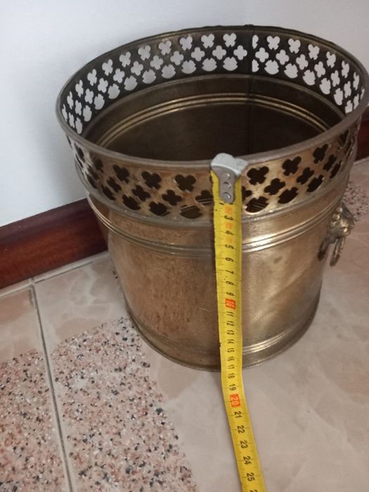 Vaso antigo em Latão