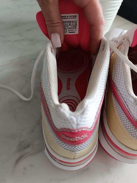 Продам кросівки NIKE жіночі