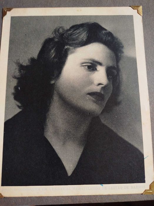 Álbum de fotos com dedicatória e assinaturas.