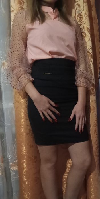 Елегантна блуза ніжно рожевого кольору з прозорими рукавами ліхтарикам