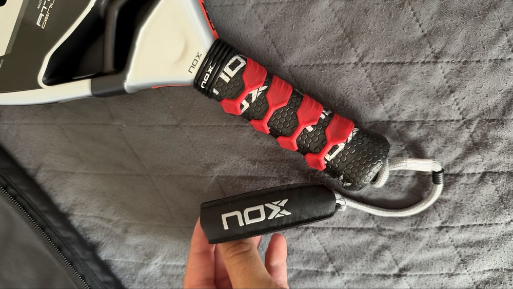 Raquete de Padel NOX AT10 GENIUS 18K AGUSTIN TAPIA 2024