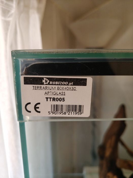Terrarium z ozdobami Dębu