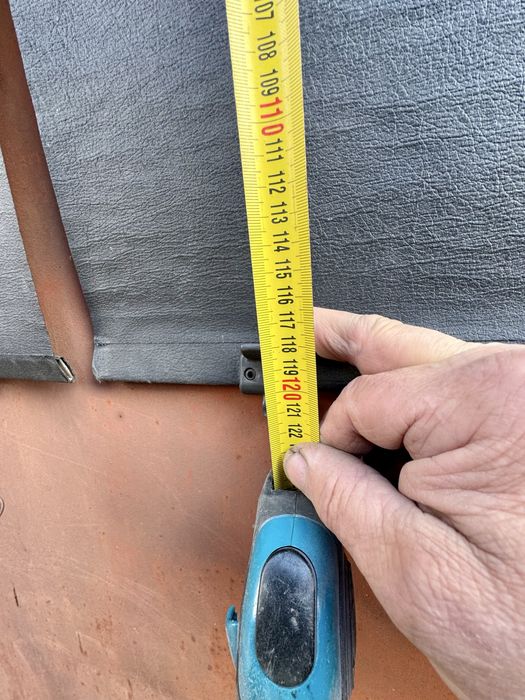 Шторка/полка задняя багажника авто