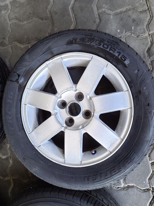 Jantes Toyota R15 Furação 4X100 Com Pneus 195/60