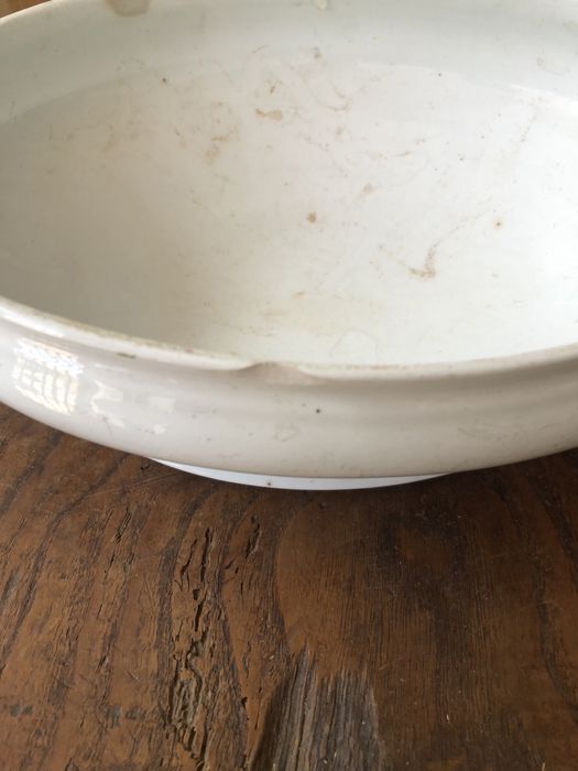 Terrina branca em porcelana
