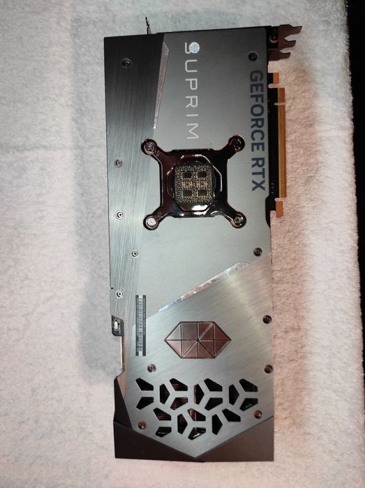 RTX 4090 MSI Suprim X 24GB NVIDIA PCI-Ex GeForce GDDR6X (384bit)