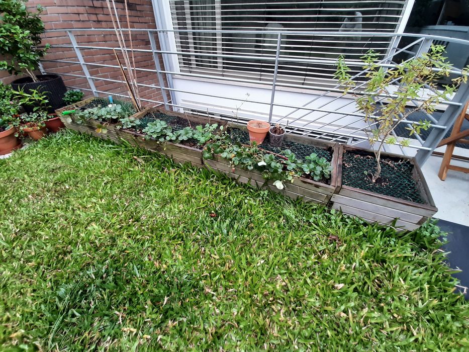 3 floreiras de madeira