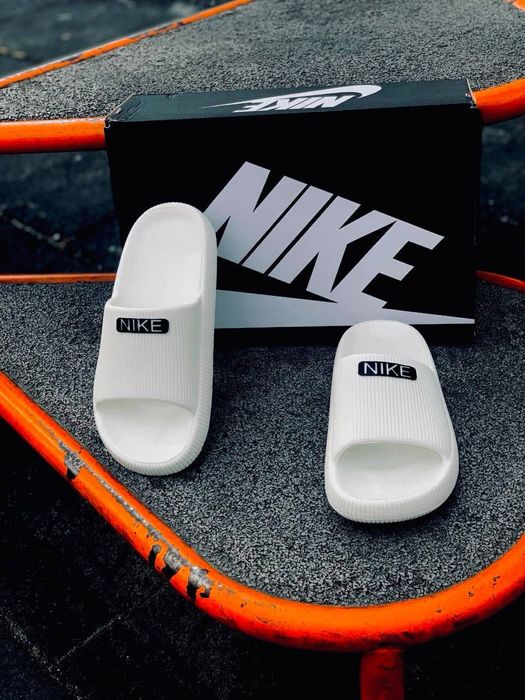 Женские шлепанцы Nike шлепанцы найк белые шльопки удобные шльопанцы уличные женские найк слансы пляжная обувь