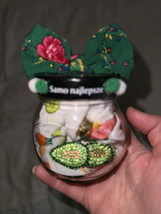 Słoik z scrunchie, gumki, sciągacze