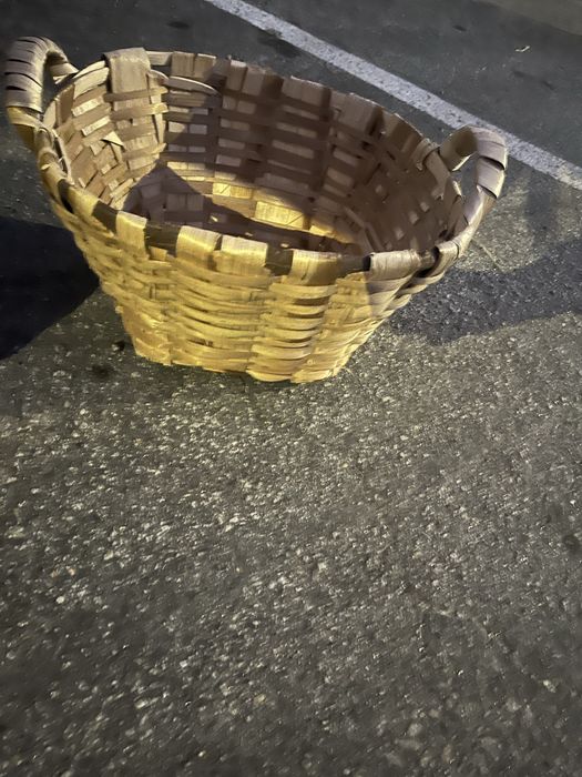 Vendo cestos de madeira castanho, tenho o grande,medio e pequeno